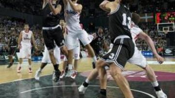 Grimau supera a Spanoulis.