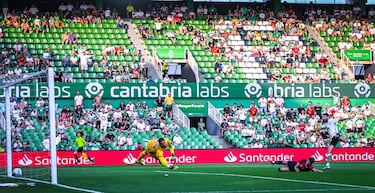 El búfalo Villalibre debuta con asistencia ante el Cagliari