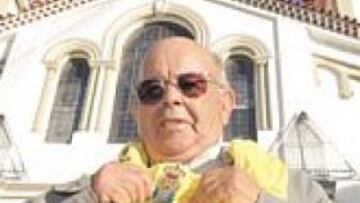 <b>EN SU IGLESIA. </b>Luis González García, una de las fuerzas vivas del municipio de Tejeda, en el atrio de su iglesia, la Parroquia de Nuestra Señora del Socorro.