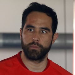 Bravo desdramatiza las bajas por lesiones en la Roja