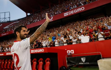 El malagueño Isco se da un baño de masas en su presentación en el Sánchez Pizjuán.