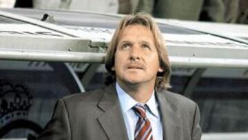 <b>PODRÍA FICHAR. </b>El destino de Bernd Schuster está cerca del banquillo del Coliséum.