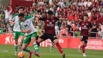 Un momento del partido de vuelta entre Mirandés y Racing disputado en Anduva.