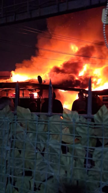 Así fue el incendio que afectó a la familia de Johan Jeldes en Conchalí. Otros vecinos también perdieron su vivienda.