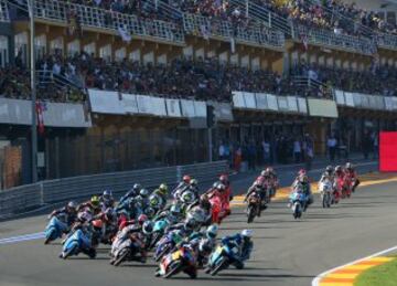 Inicio de la carrera de Moto3.