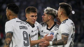 Futbol, Colo Colo vs Ñublense.
Fecha 22, Campeonato Nacional 2024.
El jugador de Colo Colo Carlos Palacios, centro, celebra su gol contra Ñublense durante el partido de primera division disputado en el estadio Monumental.
Santiago, Chile.
29/08/2024
Jonnathan Oyarzun/Photosport
Football, Colo Colo vs Nublense.
22th turn, 2024 National Championship.
Colo Colo's player Carlos Palacios, center, celebrates his goal against Nublense during the first division match held at the Monumental stadium.
Santiago, Chile.
29/08/2024
Jonnathan Oyarzun/Photosport