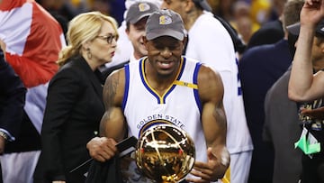 Gran hacedor del primer anillo de la dinastía de los Warriors, Iguodala confirma una retirada ya anunciada y deja tras de sí un legado lleno de éxitos.