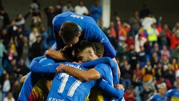 Los jugadores del Andorra celebran un gol.