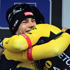 Merckx y Boonen cuestionan el gesto de Van Aert con Laporte en Gante-Wevelgem