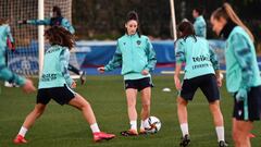 Esther, durante un entrenamiento con el Levante en la semana de la Supercopa.