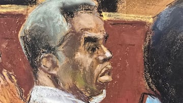Sean "Diddy" Combs observa al fiscal Christy Slavik, quien interroga a su exasistente personal David James durante su juicio en la ciudad de Nueva York, EE. UU., el 20 de mayo de 2025.