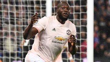 Romelu Lukaku jugando la Champions League con el Manchester United. 