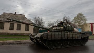 Ukrainian servicemen ride in a tank along a street in a village, as Russia's attack on Ukraine continues, in Donetsk Region, Ukraine April 18, 2022. REUTERS/Serhii Nuzhnenko