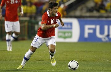 Jugó 9 minutos en la derrota como visita ante Argentina por 4-1 (2012) durante la era de Claudio Borghi. 