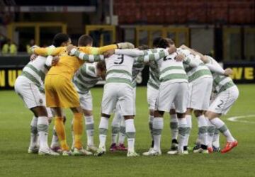 Los jugadores del Celtic en la previa del partido dando la arenga final. 