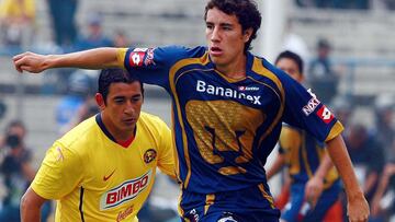 SOCCER/FUTBOL
TORNEO APERTURA 2008
WEEK 11/SEMANA 11
PUMAS VS AMERICA
MEXSPORT DIGITAL IMAGE
05 October 2008: Action photo of Efrain Juarez of Pumas (R), during week 11 game of the Torneo de Apertura 2008./Foto de accion de Efrain Juarez de Pumas 9D) durante juego de la semana 11 del Torneo de Apertura 2008.. MEXSPORT/DAVID LEAH