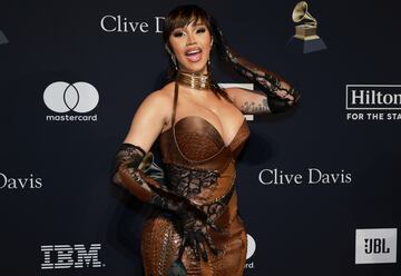 Cardi B,  cantante, rapera, compositora, actriz y empresaria estadounidense.