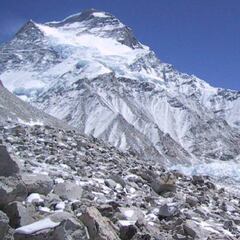Nepal estudia prohibir la entrada al país al compañero del montañero español fallecido