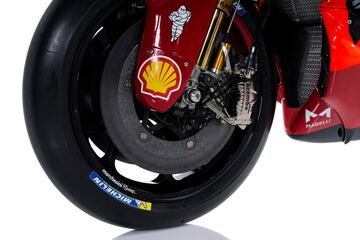 Ducati ha presentado en Madonna di Campiglio a sus equipos de MotoGP y Superbike para la temporada 2023. Los detalles de la Desmosedici  son un propulsor 4 tiempos V4 a 90º, refrigeración por líquido, distribución desmodrómica con doble árbol de levas en cabeza y 4 válvulas por cilindro.