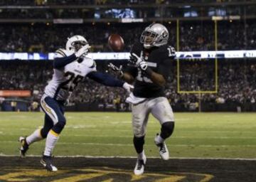 Los Raiders no aprovecharon su primera opción para remontar, que acabó en un nuevo punt, pero sí la que les ofreció Benson Mayowa después de recuperar un fumble forzado por Malcolm Smith, y que les dejaba a escasas 3 yardas de la end zone rival. En el primer down, Michael Crabtree cogió el pase corto de Derek Carr para adelantar a su equipo por primera vez en el partido.