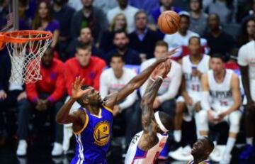 Josh Smith y Festus Ezeli.