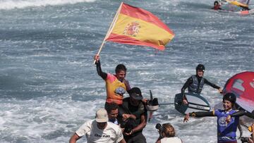 Nía Suardiaz, tras ganar en la final de Surf-Freestyle en el Mundial de Wingfoil en Pozo izquierdo, Gran Canaria.