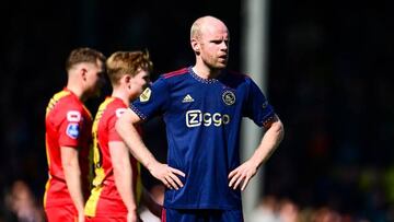DEVENTER - Davy Klaassen of Ajax is disappointed during the Dutch premier league match between Go Ahead Eagles and Ajax at De Adelaarshorst on April 2, 2023 in Deventer, Netherlands. ANP OLAF KRAAK (Photo by ANP via Getty Images)