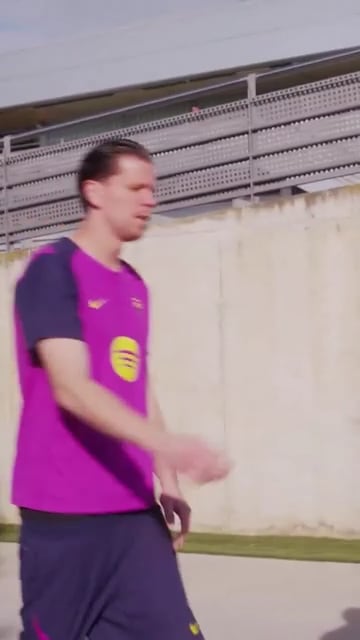 Todo el barcelonismo le ama por cosas como esta: el vacile de Szczesny a Lamine a cuenta de su vestimenta