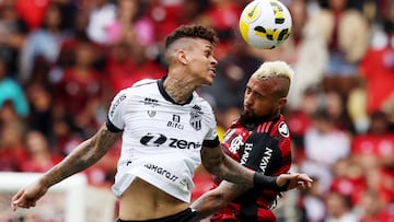 Soccer Football - Brasileiro Championship - Flamengo v Ceara - Maracana, Rio de Janeiro, Brazil - September 4, 2022 Ceara's Richard in action with Flamengo's Arturo Vidal REUTERS/Sergio Moraes