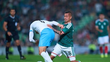 Rodrigo Betancur (L) of Uruguay fights for the ball with Erick Sanchez (R) of Mexico during 2025 International Friendly match between Mexico (Mexican National team) and Uruguay at TSM Corona Stadium, on November 15, 2025 in Torreon, Coahuila, Mexico.