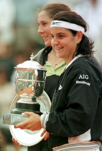 El 06/06/1998 logró su tercer Roland Garros individual, después de vencer a Monica Seles por 7-6 0-6 6-2