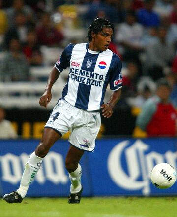 Para el Apertura 2003, Huiqui fue cedido a los Tuzos del Pachuca. El defensa central fue pieza importante en el equipo que consiguió el título del Apertura 2003 bajo las órdenes de Víctor Manuel Vucetich.