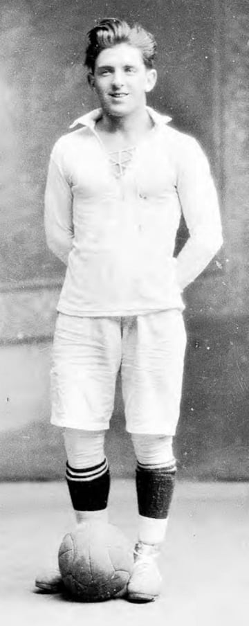 Profesional desde 1922 hasta 1935. Jugó en el Fortuna de Vigo y en el Celta de Vigo. Disputó un total de 62 partidos de Copa anotando un total de 45 goles.