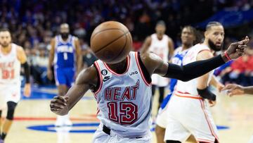 Bam Adebayo, un jugador detrás de una pelota