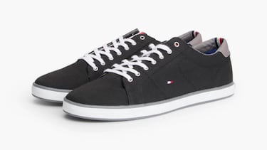 Chollo del día: 53% de descuento en unas zapatillas de lona negras de Tommy Hilfiger, frescas e ideales para esta primavera 
