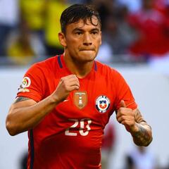 Aránguiz anotó después de un año con la selección chilena