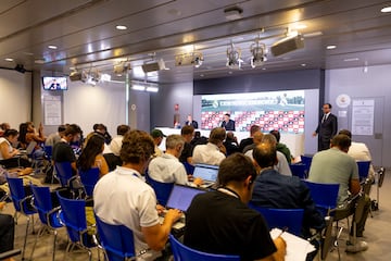 Alexander-Arnold durante la rueda de prensa de presentación.
