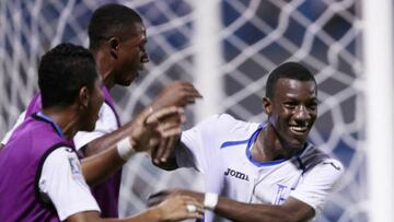 Darixon Vuelto celebra un gol con la selecci&oacute;n hondure&ntilde;a