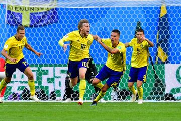 Emil Forsberg celebra el 1-0.