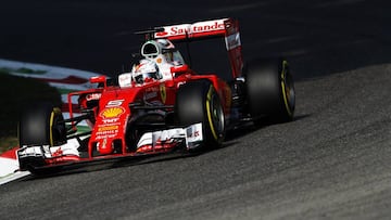 Vettel con el Ferrari en Monza.