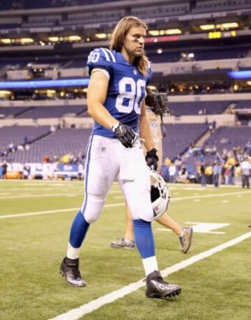 Y motivos para la preocupaci¨®n en Indianapolis, que perdieron por lesi¨®n a su tight end titular Dwayne Allen (en la foto su compa?ero, el tambi¨¦n TE Coby Fleener) y se ponen 0-2. A su favor se puede decir que el a?o pasado tambi¨¦n comenzaron con la misma marca y acabaron llegando a la final de conferencia. En su contra, que ning¨²n equipo en la historia de la NFL se ha clasificado para los playoffs dos a?os consecutivos despu¨¦s de empezar 0-2. El reto para Andy Luck y sus chicos estar¨¢ ah¨ª: romper con la historia.