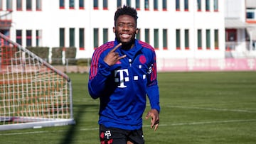 Davies entrena con el Bayern.