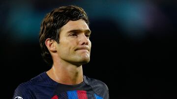 BARCELONA, 26/10/2022.- El defensa del FC Barcelona Marcos Alonso, durante el partido de la fase de grupos de la Liga de Campeones ante el Bayern Múnich que disputan hoy miércoles en el Camp Nou, en Barcelona. EFE/Enric Fontcuberta
