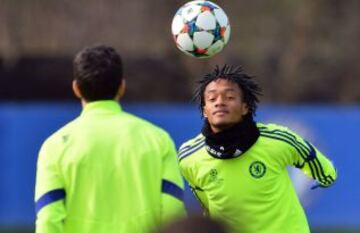 El volante colombiano lucha por ganarse la titular en el onceno de Mourinho. Con picardía y alegría, Juan Guillermo aporta sus cualidades en el ataque del Chelsea.