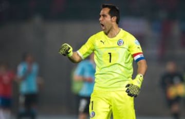 Así celebró Claudio Bravo el gol de Mauricio Isla.