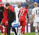 Alphonso Davies sufre dura lesión en el tobillo contra Eintracht