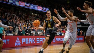 Rogkavopoulos con el AEK en la Champions.