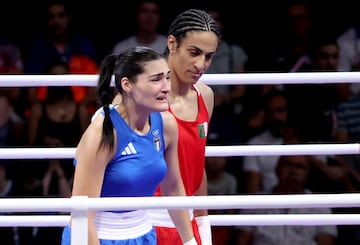 Angela Carini abandons her bout in the Women 66kg preliminaries round of 16 against Imane Khelif.