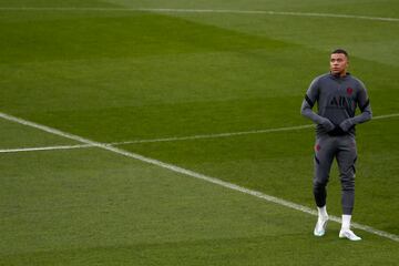 Mbappé, sobre el césped del Bernabéu.