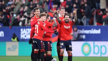 Rubén García celebra su gol con sus compañeros.